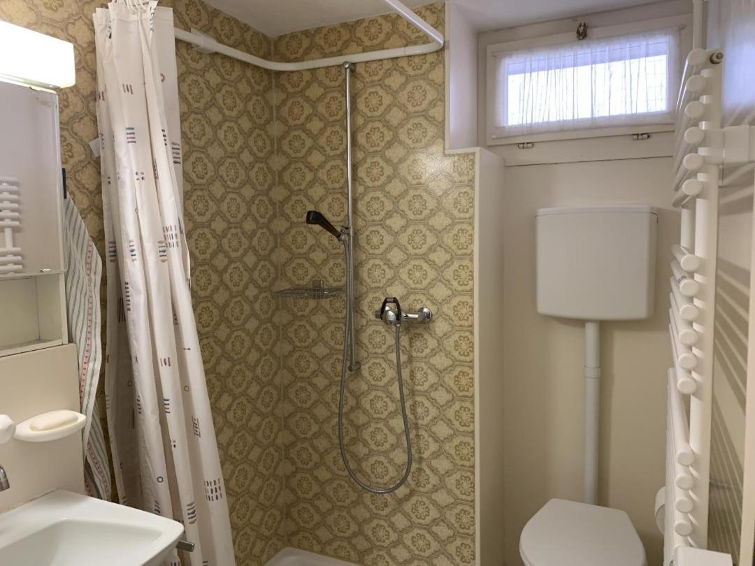 Revier Grosi'S Art Apartman Netstal Kültér fotó